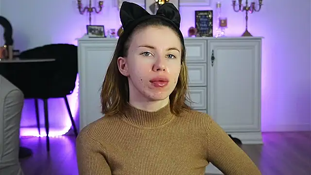 ivyleague  online show from 11/03/25, 03:34