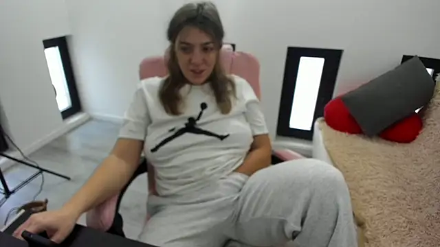 Dyana Kaylinn online show from 02/23/26, 05:52