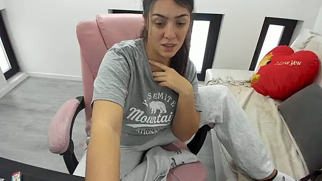 Dyana Kaylinn online show from 02/02/26, 06:34