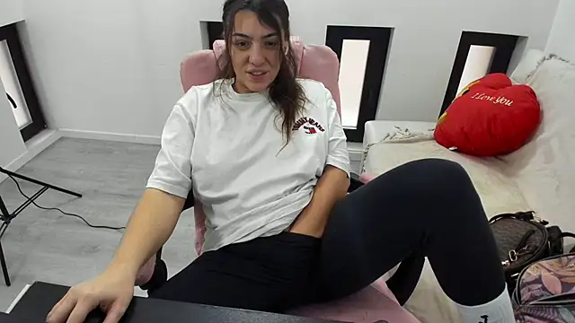 Dyana Kaylinn online show from 02/08/26, 06:00