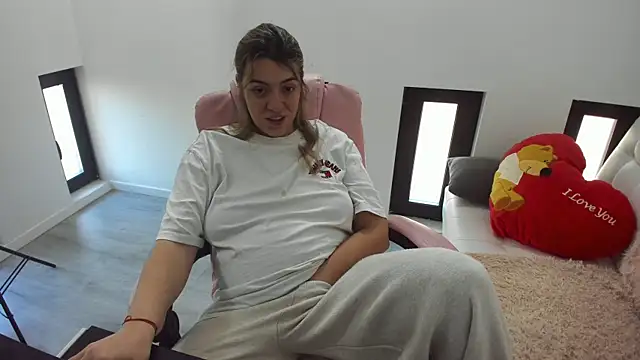 Dyana Kaylinn online show from 04/07/26, 04:58