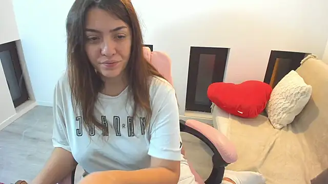 Dyana Kaylinn online show from 01/06/26, 05:33