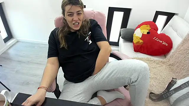 Dyana Kaylinn online show from 04/10/26, 04:30