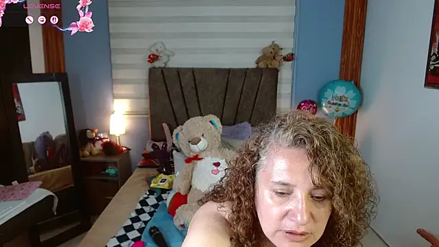 Snapshot of Nadia_84 chatting on 05/26/26, 12:14 Nadia 84 online show from 05/26/26, 12:14