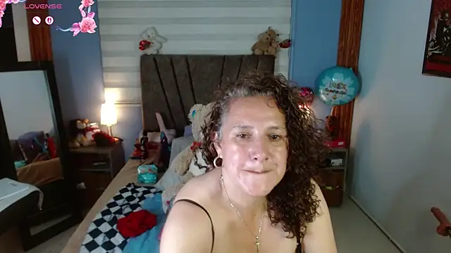 Snapshot of Nadia_84 chatting on 06/02/26, 12:27 Nadia 84 online show from 06/02/26, 12:27