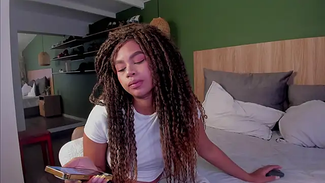 nayah   online show from 11/09/25, 02:21