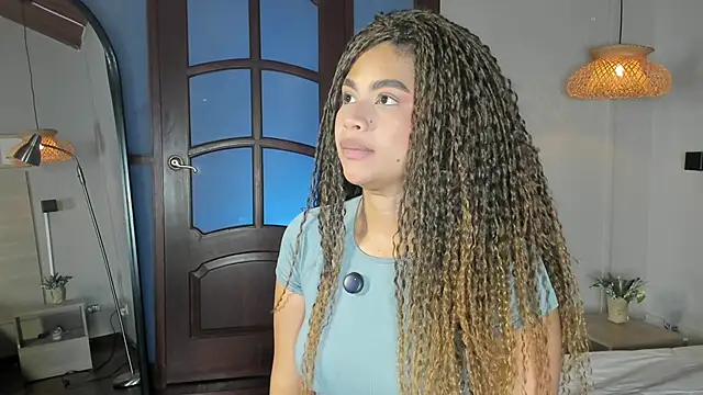 nayah   online show from 03/27/26, 07:59