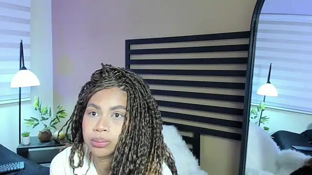 Snapshot of nayah__ chatting on 07/11/26, 12:49 nayah online show from 07/11/26, 12:49