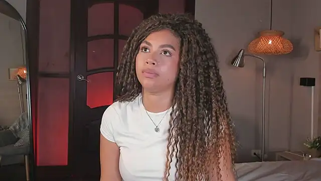 nayah   online show from 02/12/26, 07:57