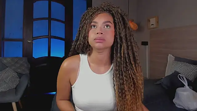 nayah   online show from 11/14/25, 08:01