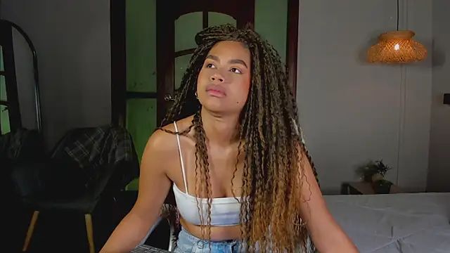 nayah   online show from 10/31/25, 05:53