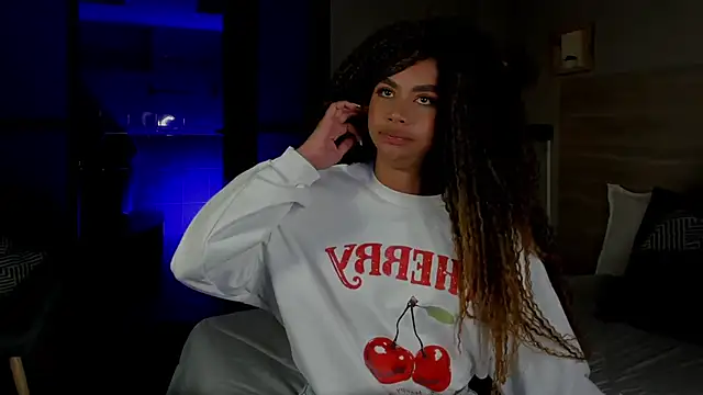 nayah   online show from 11/05/25, 07:50