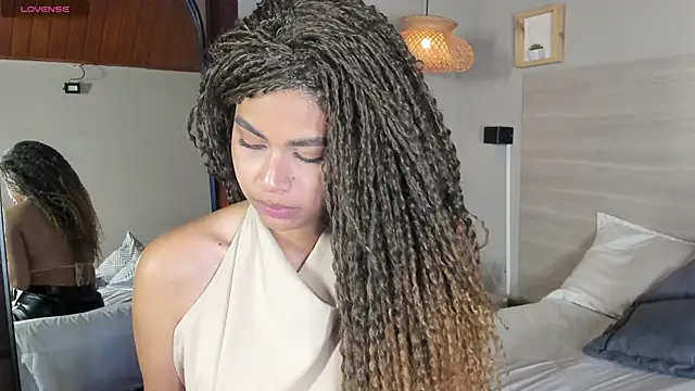 nayah   online show from 04/11/26, 08:12