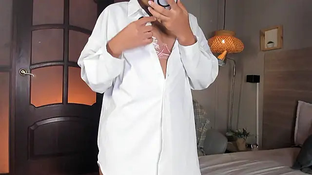 nayah   online show from 02/23/26, 08:42