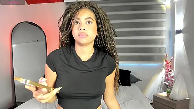 nayah   online show from 11/18/25, 07:50