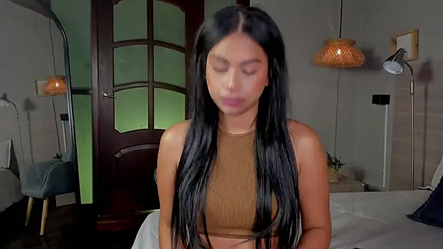 nayah   online show from 12/18/25, 07:50