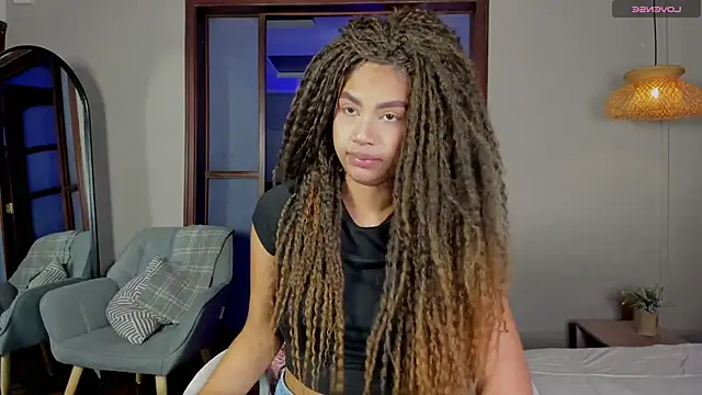 nayah   online show from 10/29/25, 08:41