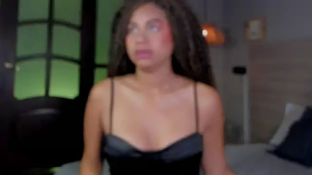 nayah   online show from 11/07/25, 07:51