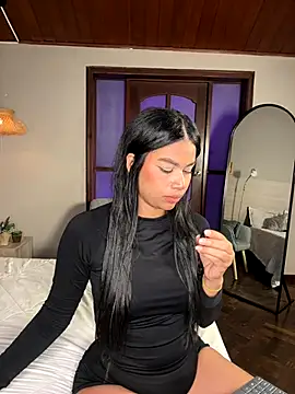 nayah   online show from 12/19/25, 08:00