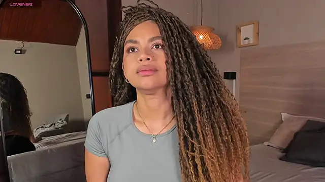 nayah   online show from 04/16/26, 07:58