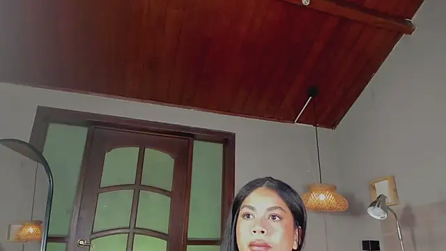 nayah   online show from 12/17/25, 07:41