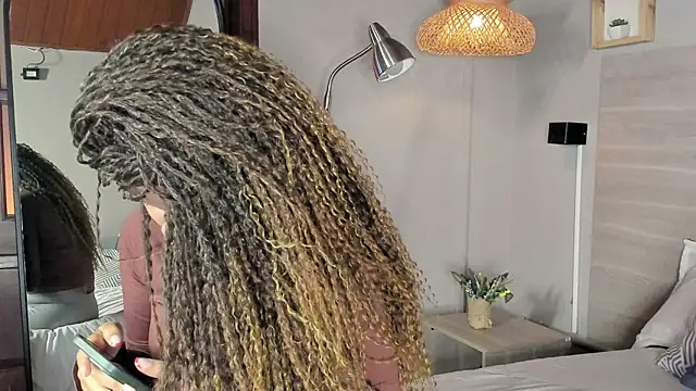 nayah   online show from 03/31/26, 08:11