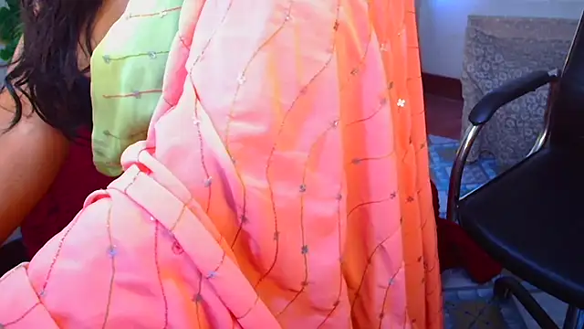 Snapshot of SnoowForYou chatting on 11/18/25, 01:10 SnoowForYou online show from 11/18/25, 01:10