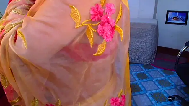 Snapshot of SnoowForYou chatting on 11/24/25, 01:27 SnoowForYou online show from 11/24/25, 01:27