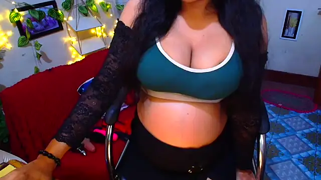 Snapshot of SnoowForYou chatting on 01/06/26, 12:47 SnoowForYou online show from 01/06/26, 12:47