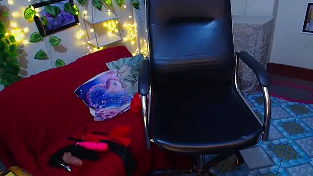 Snapshot of SnoowForYou chatting on 12/21/25, 01:57 SnoowForYou online show from 12/21/25, 01:57