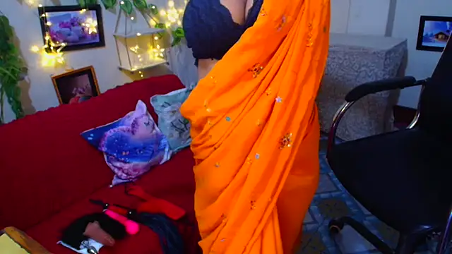 Snapshot of SnoowForYou chatting on 10/18/25, 01:35 SnoowForYou online show from 10/18/25, 01:35