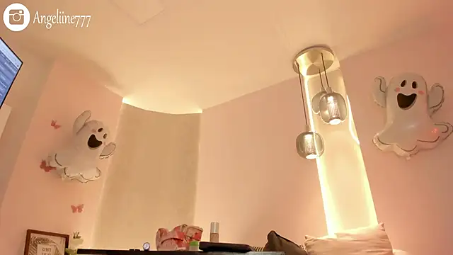 angeline-777 online show from 10/28/25, 01:10