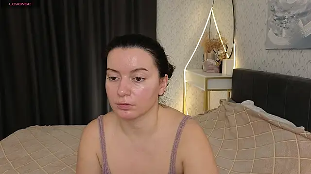 YourSweetDream  online show from 11/18/25, 08:28