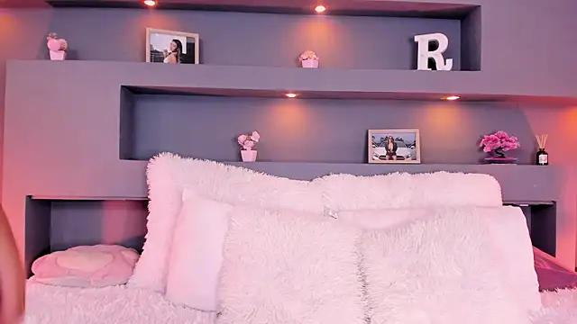 Snapshot of rosemonrooe chatting on 09/24/25, 02:34 rosemonrooe online show from 09/24/25, 02:34