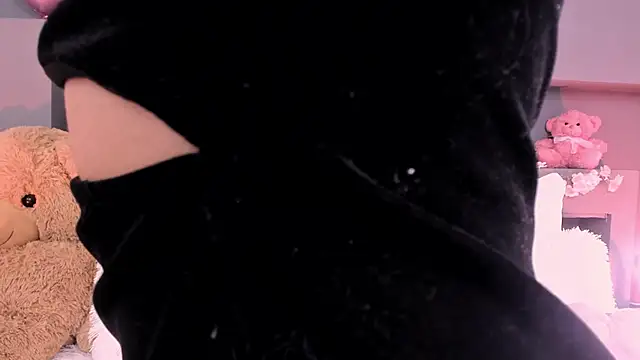 Snapshot of rosemonrooe chatting on 11/06/25, 03:05 rosemonrooe online show from 11/06/25, 03:05