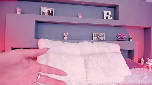 Snapshot of rosemonrooe chatting on 09/22/25, 02:23 rosemonrooe online show from 09/22/25, 02:23