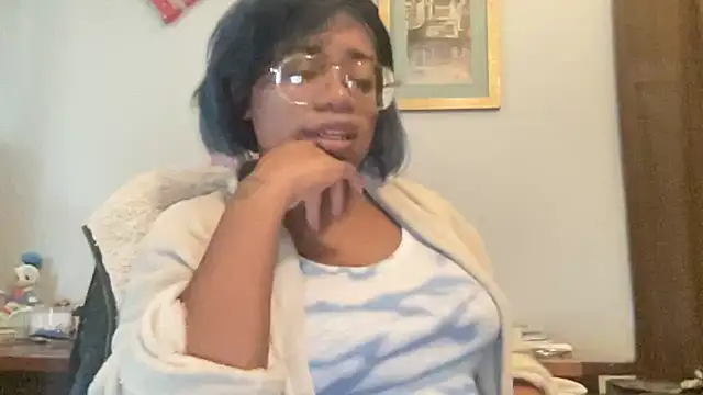 Snapshot of MommyConfident chatting on 10/23/25, 02:38 MommyConfident online show from 10/23/25, 02:38