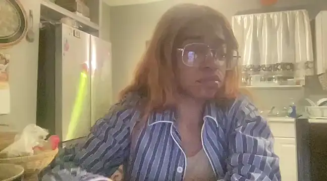 Snapshot of MommyConfident chatting on 01/29/25, 01:58 MommyConfident online show from 01/29/25, 01:58