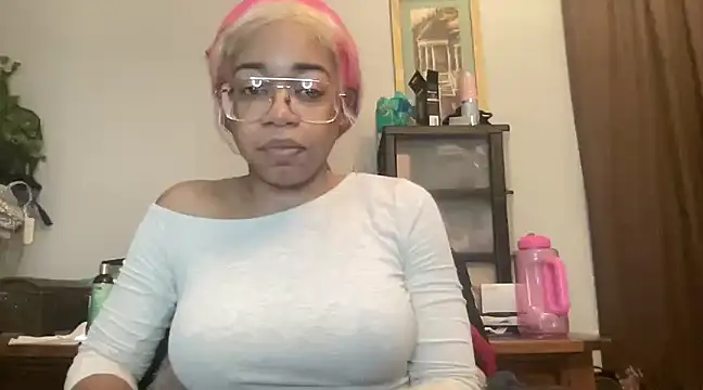 Snapshot of MommyConfident chatting on 03/22/25, 06:03 MommyConfident online show from 03/22/25, 06:03