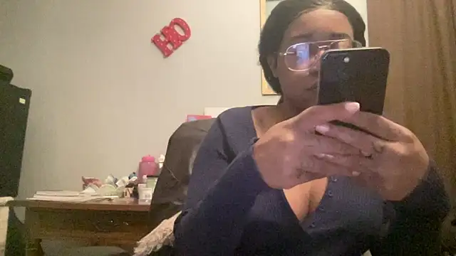 MommyConfident online show from 11/30/25, 08:31