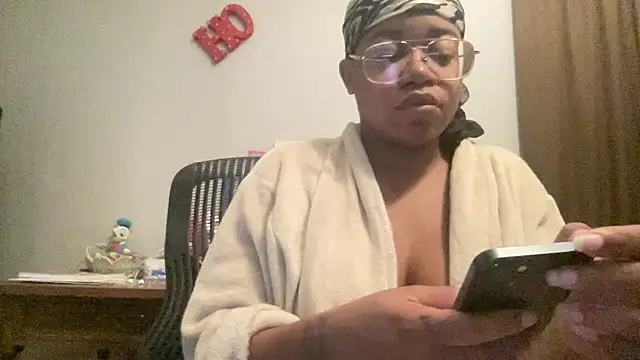 MommyConfident online show from 10/30/25, 01:31