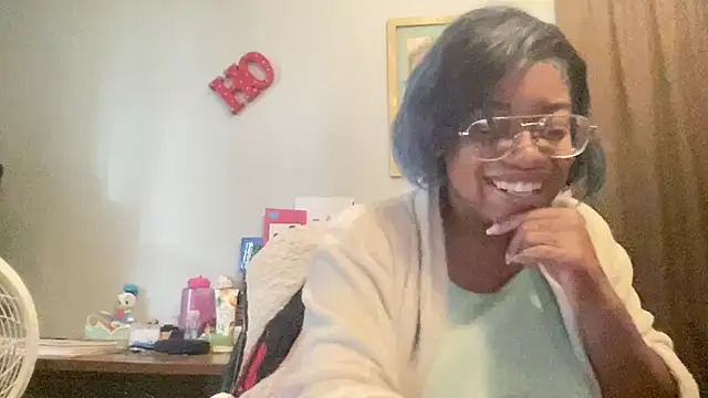 MommyConfident online show from 10/24/25, 02:27