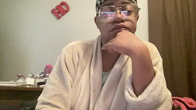 MommyConfident online show from 11/25/25, 02:06