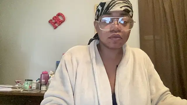 MommyConfident online show from 12/05/25, 02:04