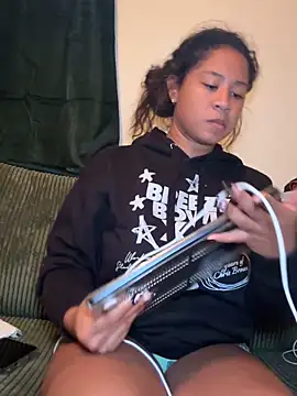 Snapshot of VanessaBling chatting on 10/30/25, 02:54 VanessaBling online show from 10/30/25, 02:54