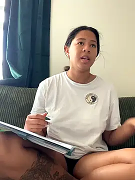 Snapshot of VanessaBling chatting on 11/28/25, 04:18 VanessaBling online show from 11/28/25, 04:18