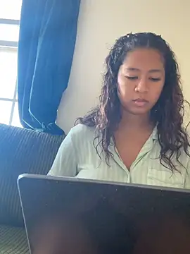 Snapshot of VanessaBling chatting on 11/08/25, 04:21 VanessaBling online show from 11/08/25, 04:21