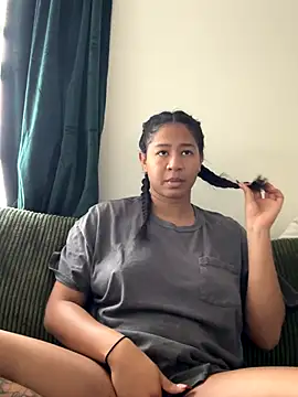 Snapshot of VanessaBling chatting on 12/05/25, 03:43 VanessaBling online show from 12/05/25, 03:43