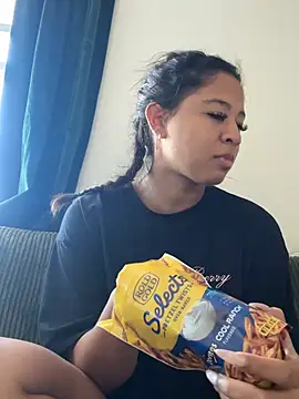 Snapshot of VanessaBling chatting on 01/15/26, 04:32 VanessaBling online show from 01/15/26, 04:32