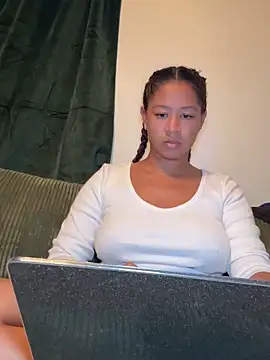 Snapshot of VanessaBling chatting on 11/21/25, 02:43 VanessaBling online show from 11/21/25, 02:43